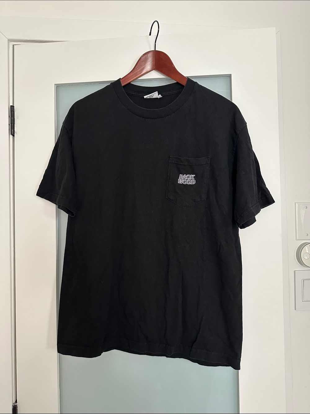 Men's Black Short-Sleeve Pocket Tee with Small Chest Logo from Backwood Montréal